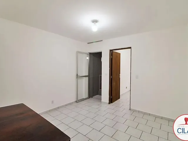 Apartamento 1 quarto e 1 banheiro, para alugar, no bairro Centro em Curitiba
