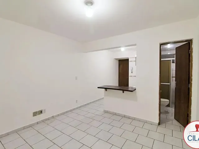 Apartamento 1 quarto e 1 banheiro, para alugar, no bairro Centro em Curitiba