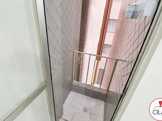 Apartamento 1 quarto e 1 banheiro, para alugar, no bairro Centro em Curitiba