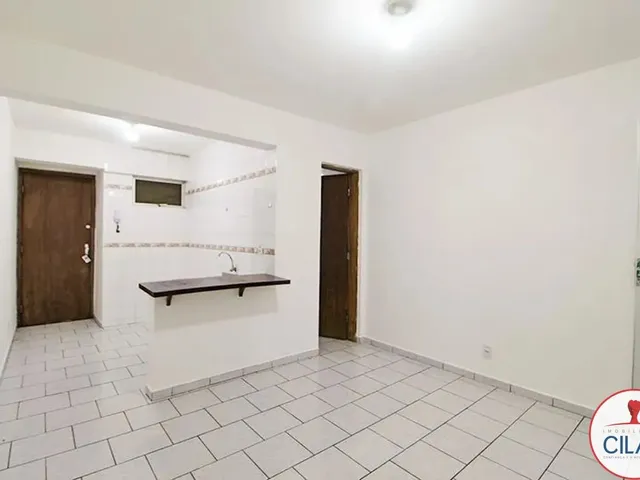 Apartamento 1 quarto e 1 banheiro, para alugar, no bairro Centro em Curitiba