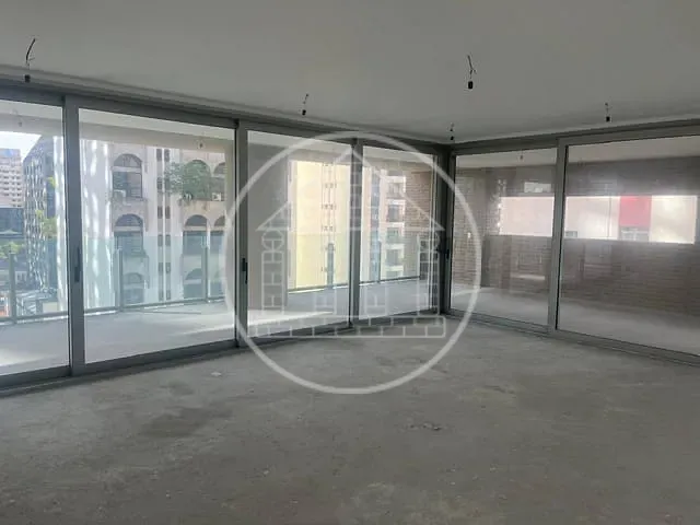 Apartamento com 335m² 4 quartos e 5 banheiros, à venda, no bairro Itaim Bibi em São Paulo