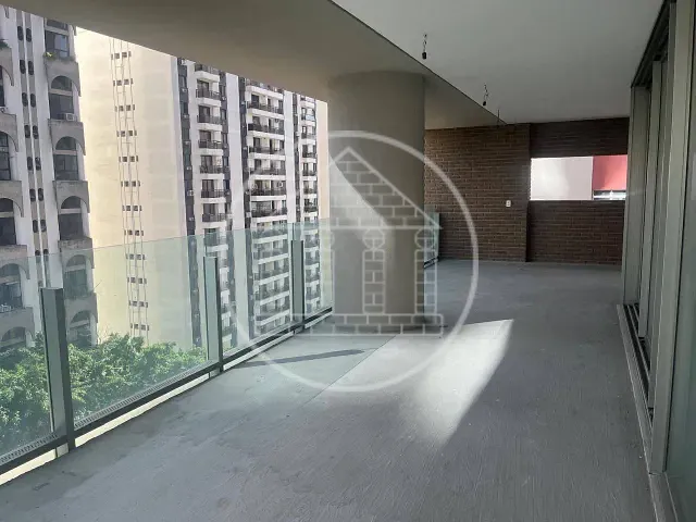 Apartamento 4 quartos e 5 banheiros, à venda, no bairro Itaim Bibi em São Paulo