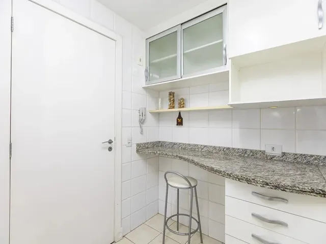 Apartamento 2 quartos e 1 banheiro, à venda, no bairro Batel em Curitiba