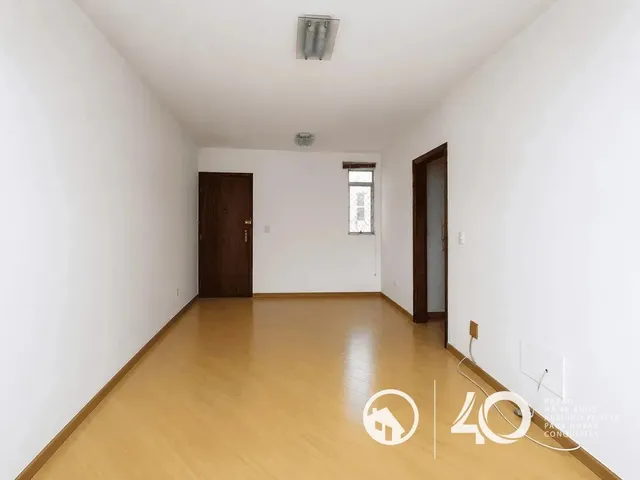Apartamento 3 quartos e 1 banheiro, para alugar, no bairro Água Verde em Curitiba