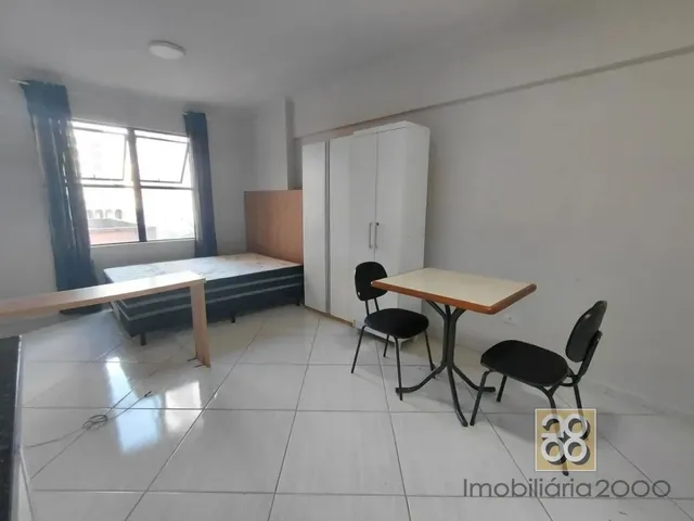 Apartamento 1 quarto e 1 banheiro, para alugar, no bairro Centro em Curitiba