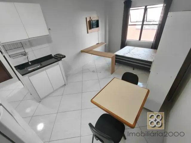 Apartamento 1 quarto e 1 banheiro, para alugar, no bairro Centro em Curitiba