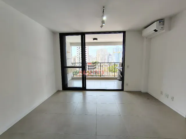 Apartamento 2 quartos e 2 banheiros, à venda ou para alugar, no bairro Mirandópolis em São Paulo