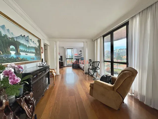 Apartamento com 242m² 4 quartos e 2 banheiros, à venda, no bairro Pinheiros em São Paulo