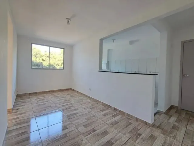 Apartamento 2 quartos e 1 banheiro, para alugar, no bairro Pinheirinho em Curitiba