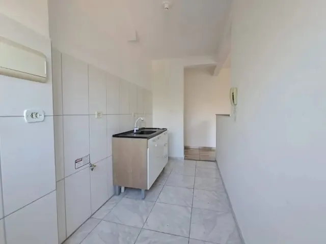 Apartamento 2 quartos e 1 banheiro, para alugar, no bairro Pinheirinho em Curitiba