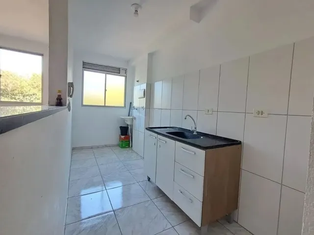 Apartamento 2 quartos e 1 banheiro, para alugar, no bairro Pinheirinho em Curitiba