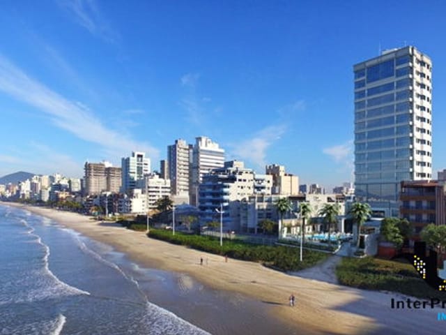 Apartamento com 324m², à venda, no bairro Meia Praia em Itapema