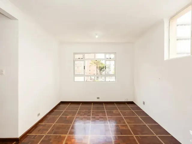 Apartamento 2 quartos e 1 banheiro, para alugar, no bairro Centro em Curitiba