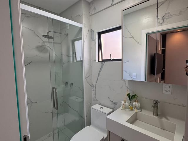 Apartamento à venda, no bairro Meia Praia em Itapema