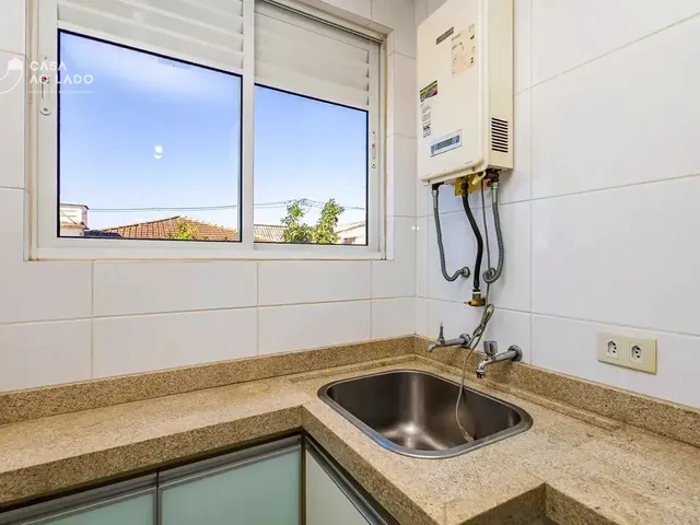 Apartamento 2 quartos e 2 banheiros, para alugar, no bairro Bacacheri em Curitiba