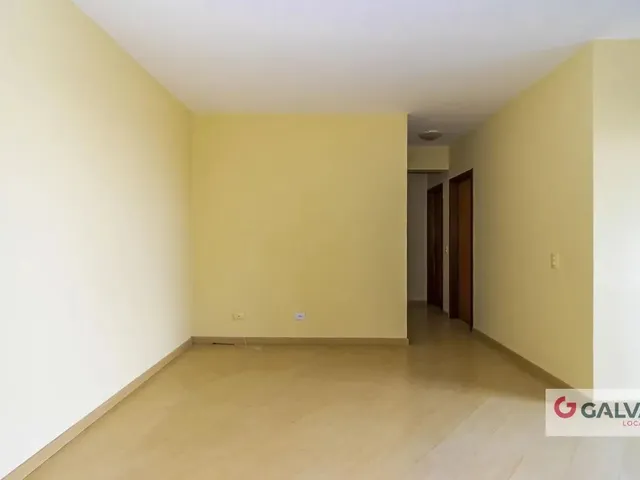 Apartamento 3 quartos e 1 banheiro, para alugar, no bairro Cristo Rei em Curitiba
