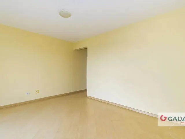 Apartamento 3 quartos e 1 banheiro, para alugar, no bairro Cristo Rei em Curitiba
