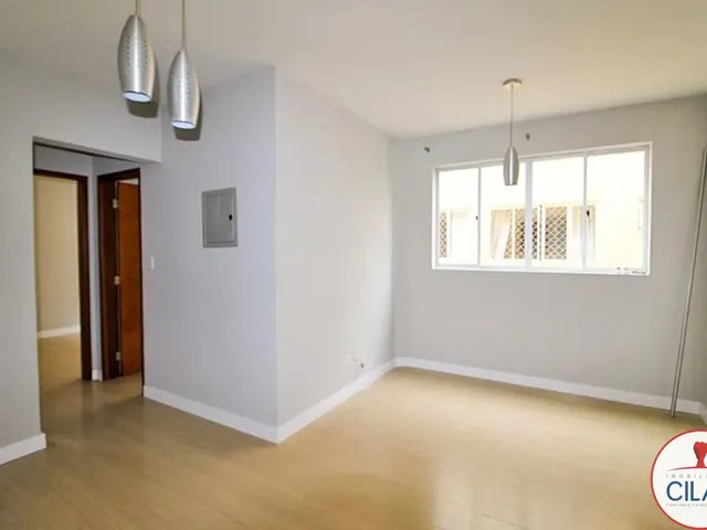 Apartamento 2 quartos e 1 banheiro, para alugar, no bairro Água Verde em Curitiba