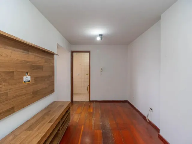 Apartamento 2 quartos e 1 banheiro, para alugar, no bairro Bigorrilho em Curitiba