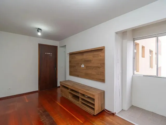 Apartamento 2 quartos e 1 banheiro, para alugar, no bairro Bigorrilho em Curitiba