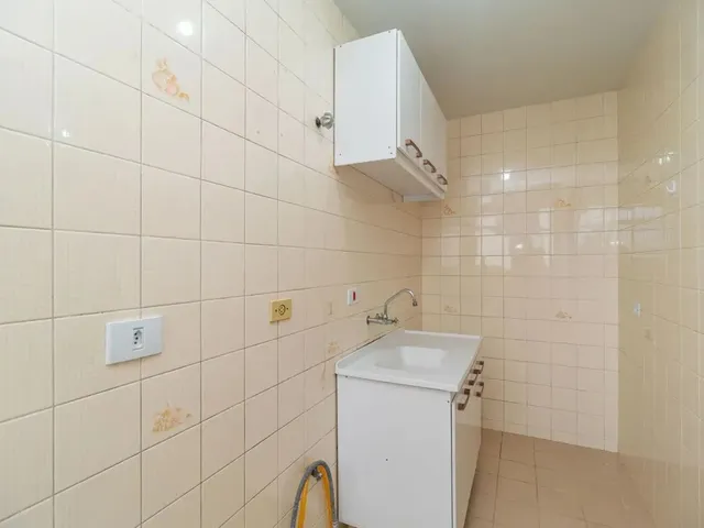 Apartamento 2 quartos e 1 banheiro, para alugar, no bairro Bigorrilho em Curitiba