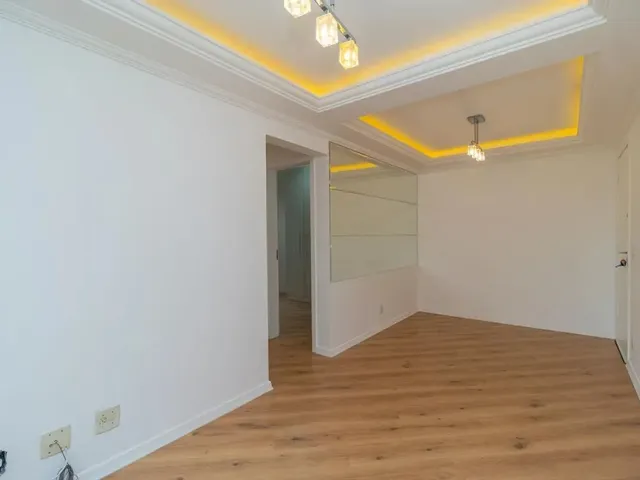 Apartamento 2 quartos e 1 banheiro, para alugar, no bairro Campo Comprido em Curitiba