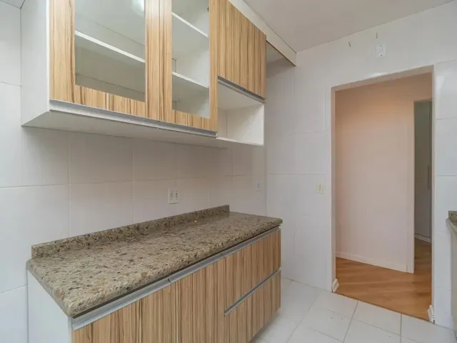 Apartamento 2 quartos e 1 banheiro, para alugar, no bairro Campo Comprido em Curitiba