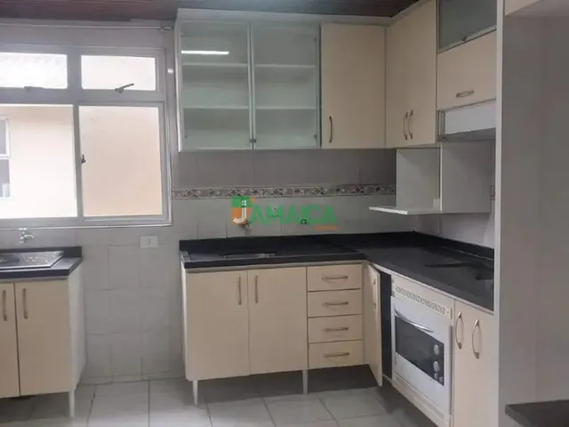Apartamento 3 quartos e 1 banheiro, para alugar, no bairro Uberaba em Curitiba