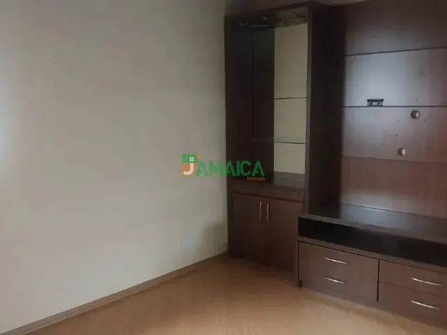 Apartamento 3 quartos e 1 banheiro, para alugar, no bairro Uberaba em Curitiba