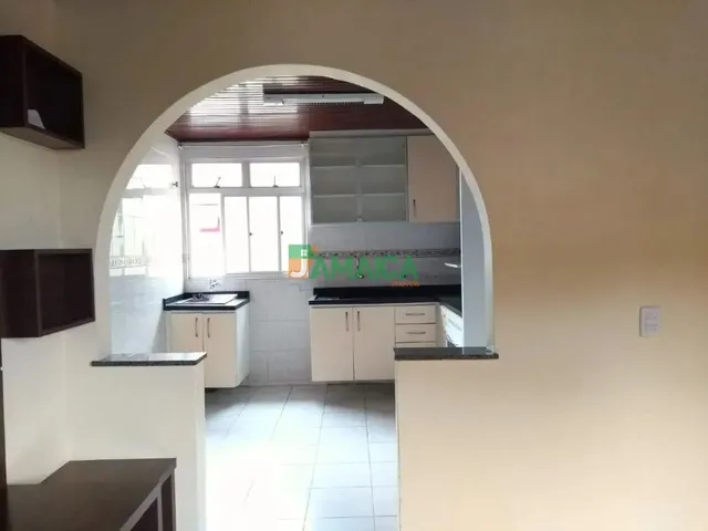 Apartamento 3 quartos e 1 banheiro, para alugar, no bairro Uberaba em Curitiba