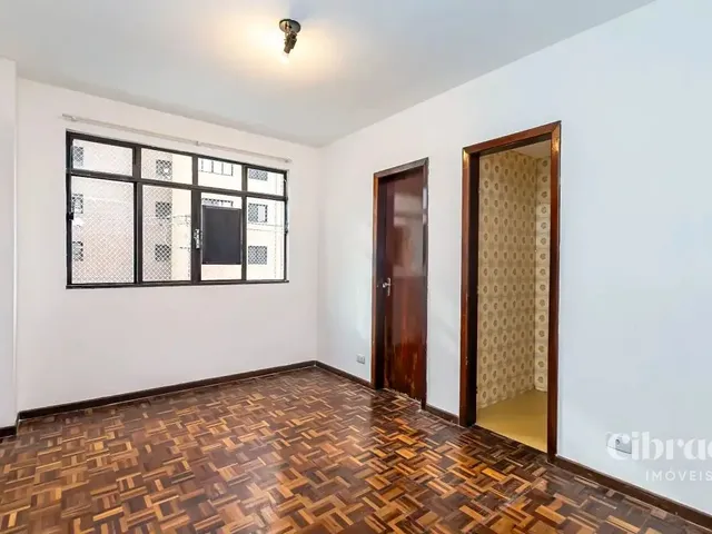 Apartamento 1 quarto e 1 banheiro, para alugar, no bairro Centro em Curitiba