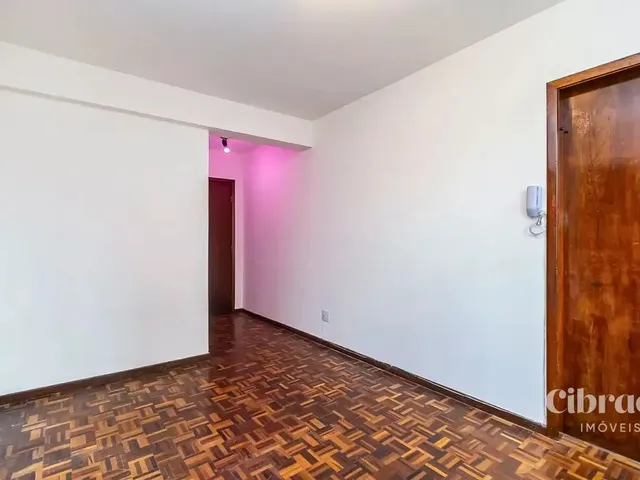 Apartamento 1 quarto e 1 banheiro, para alugar, no bairro Centro em Curitiba