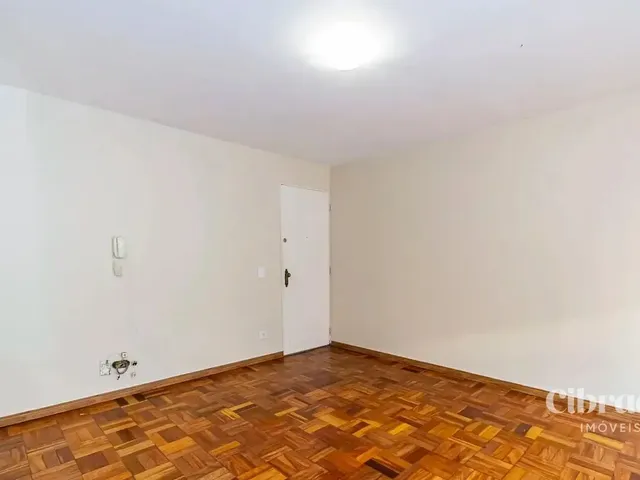Apartamento 2 quartos e 1 banheiro, para alugar, no bairro Cristo Rei em Curitiba