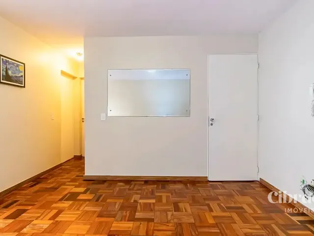 Apartamento 2 quartos e 1 banheiro, para alugar, no bairro Cristo Rei em Curitiba