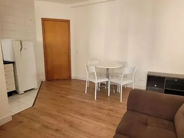 Apartamento 1 quarto e 1 banheiro, para alugar, no bairro Bigorrilho em Curitiba