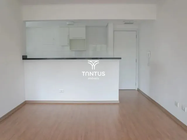 Apartamento 2 quartos e 2 banheiros, para alugar, no bairro Cabral em Curitiba