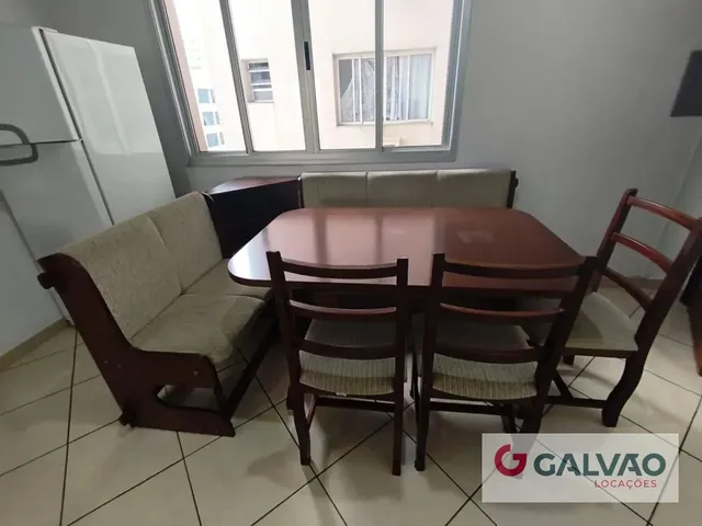 Apartamento 1 quarto e 1 banheiro, para alugar, no bairro Centro em Curitiba