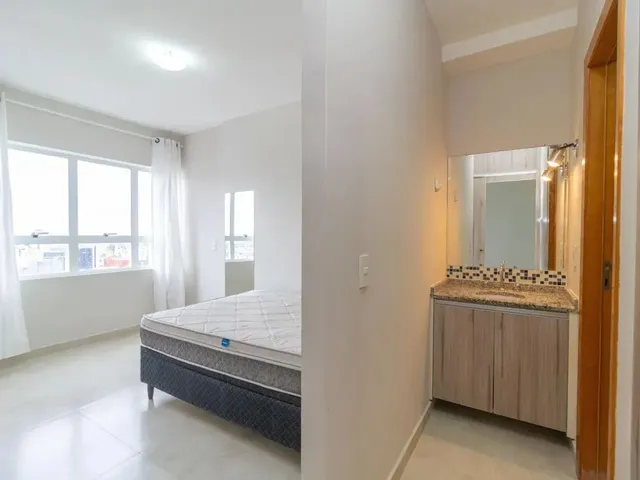 Apartamento 1 quarto e 1 banheiro, para alugar, no bairro Centro em Curitiba