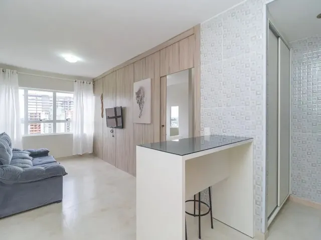 Apartamento 1 quarto e 1 banheiro, para alugar, no bairro Centro em Curitiba