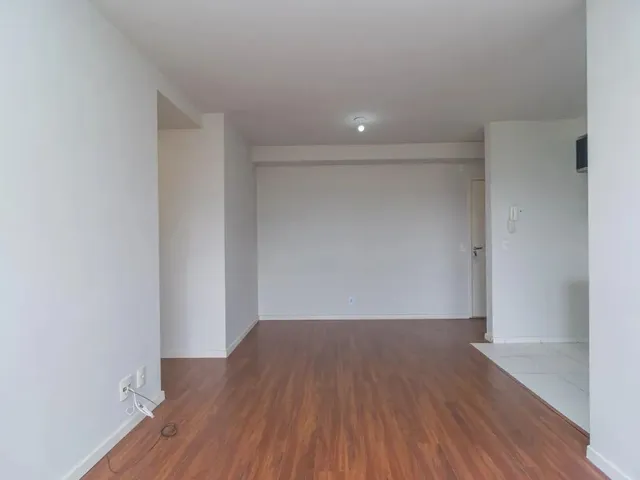 Apartamento 2 quartos e 1 banheiro, para alugar, no bairro Campo Comprido em Curitiba