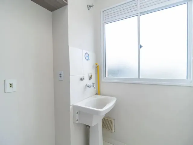 Apartamento 2 quartos e 1 banheiro, para alugar, no bairro Campo Comprido em Curitiba
