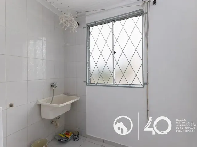 Apartamento 2 quartos e 1 banheiro, para alugar, no bairro Sítio Cercado em Curitiba