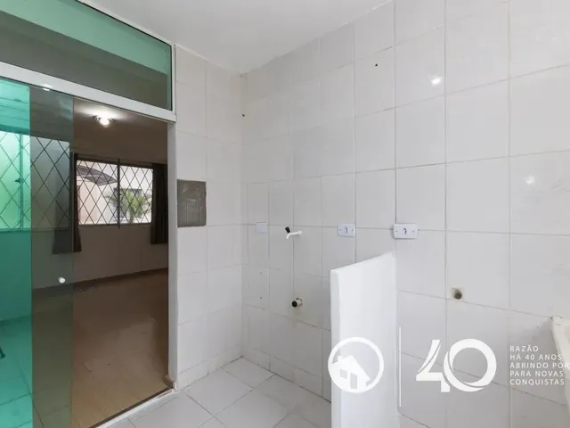 Apartamento 2 quartos e 1 banheiro, para alugar, no bairro Sítio Cercado em Curitiba