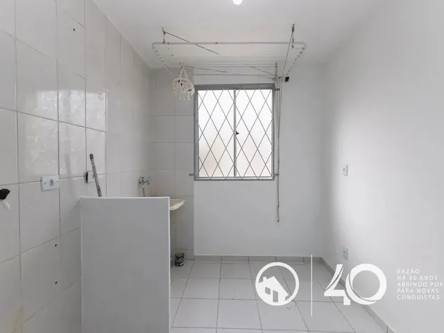 Apartamento 2 quartos e 1 banheiro, para alugar, no bairro Sítio Cercado em Curitiba