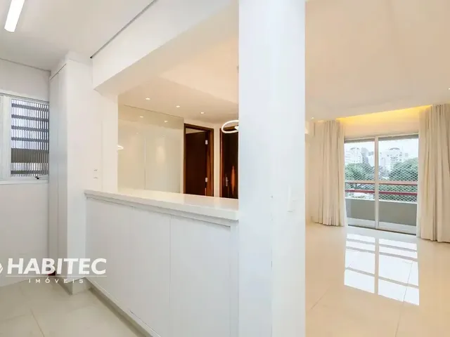 Apartamento 1 quarto e 1 banheiro, para alugar, no bairro Centro em Curitiba