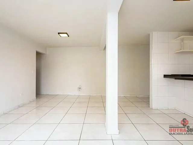 Apartamento 2 quartos e 1 banheiro, para alugar, no bairro Novo Mundo em Curitiba