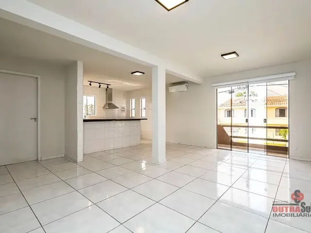 Apartamento 2 quartos e 1 banheiro, para alugar, no bairro Novo Mundo em Curitiba