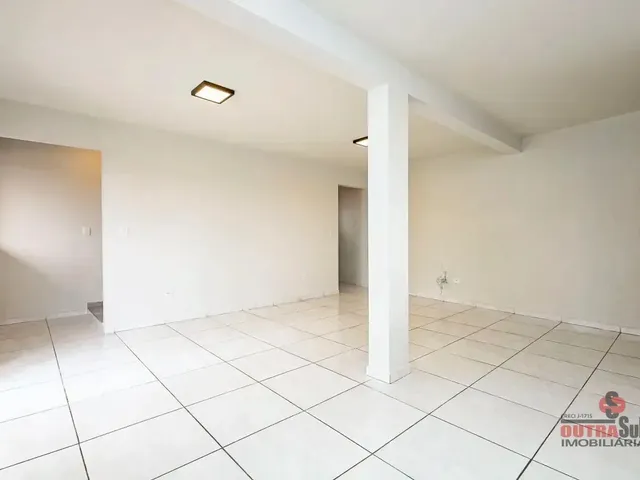 Apartamento 2 quartos e 1 banheiro, para alugar, no bairro Novo Mundo em Curitiba
