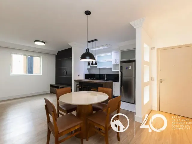 Apartamento 2 quartos e 1 banheiro, para alugar, no bairro Centro em Curitiba