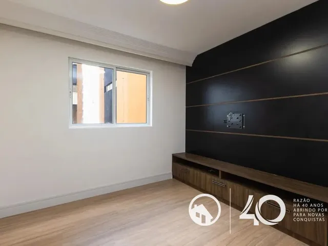 Apartamento 2 quartos e 1 banheiro, para alugar, no bairro Centro em Curitiba
